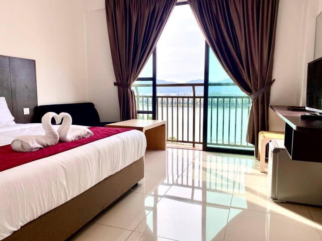 לומוט Marina Heights Hotel Residences מראה חיצוני תמונה
